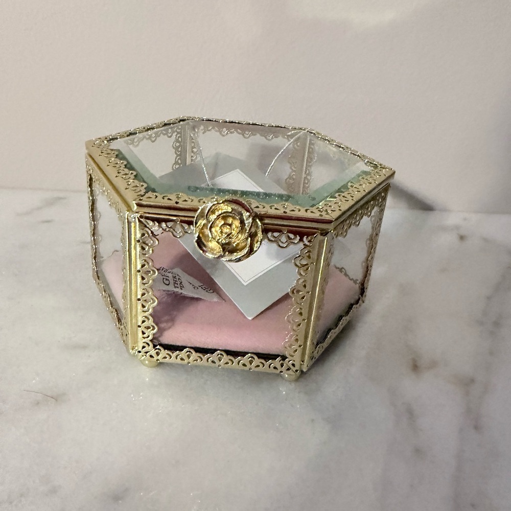 Elegant Gold filigree and Pink bottom Glass Jewelry Box antique style - Picture 2 of 10